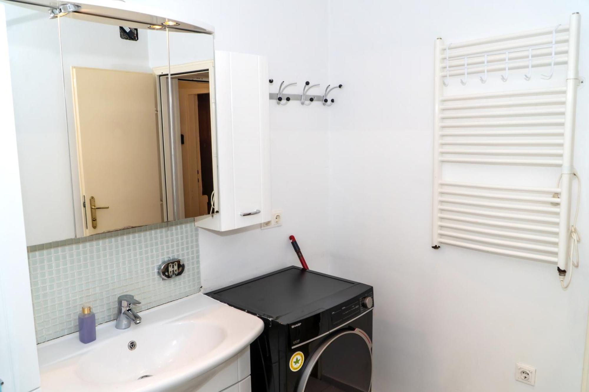 Hospedagem domiciliar Spacious 5 Minutes To Wiener Stadthalle *