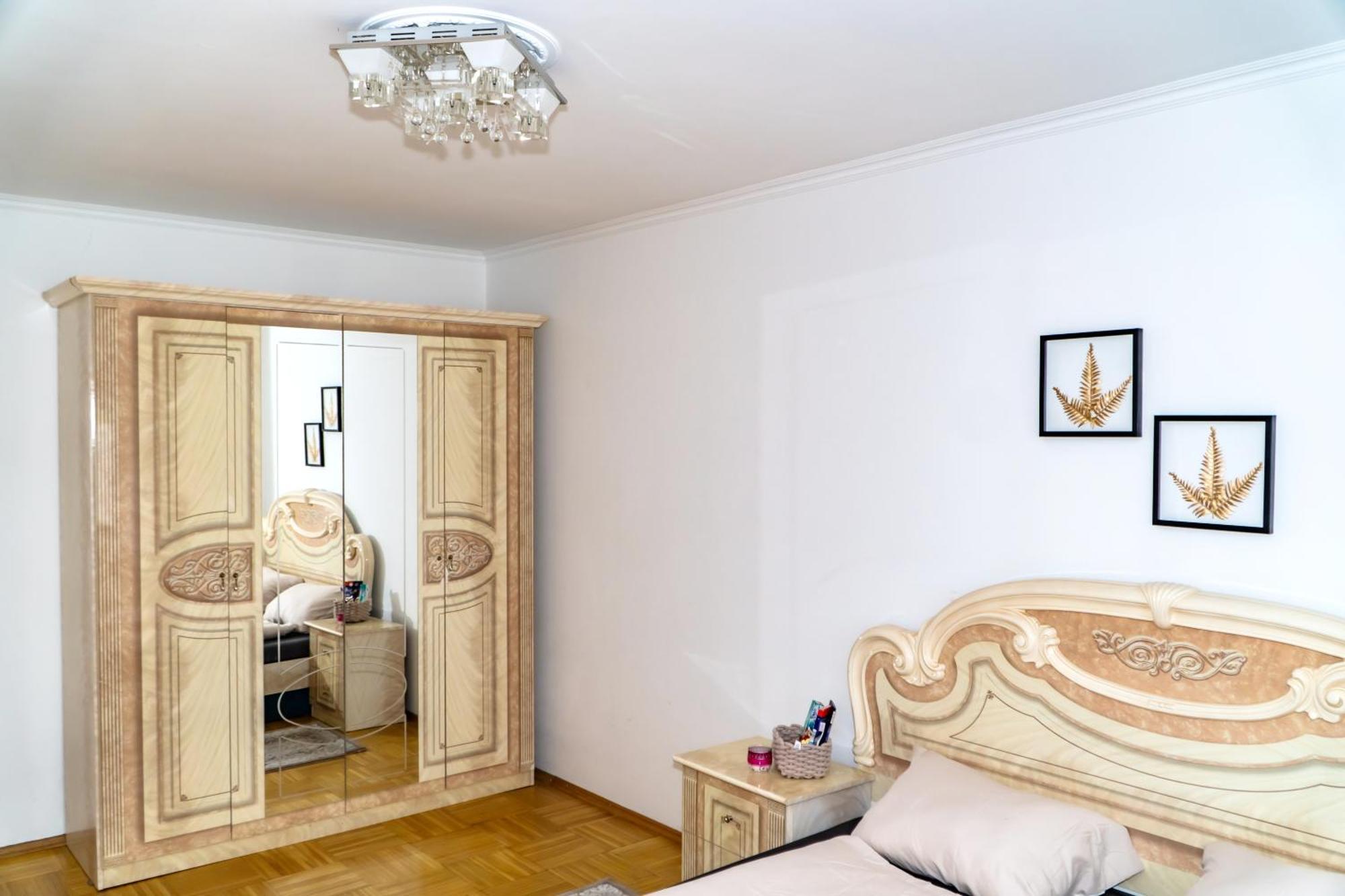 Hospedagem domiciliar Spacious 5 Minutes To Wiener Stadthalle Viena